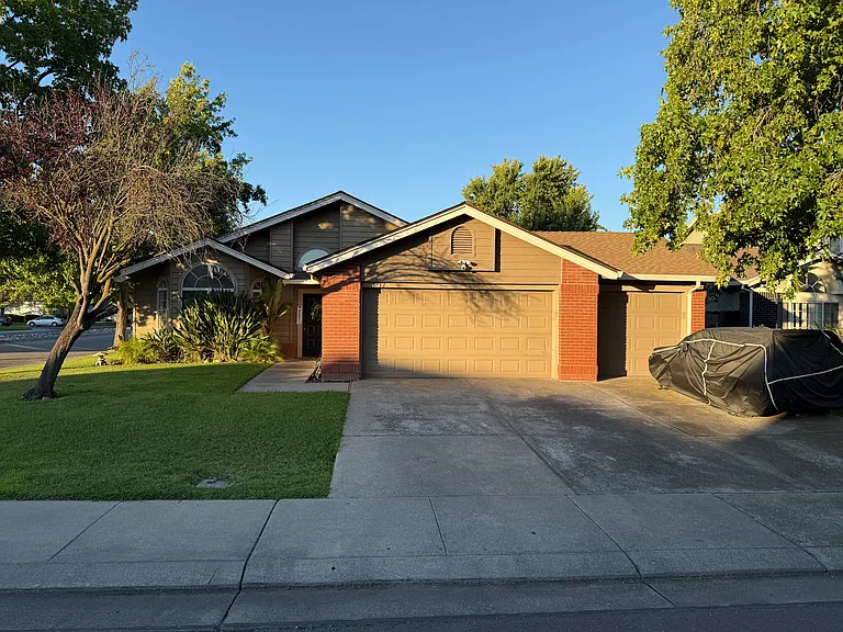 8932 Blue Grass Dr — Photo 3
