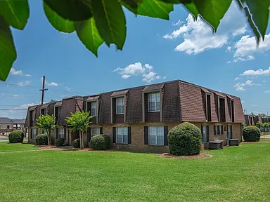 Chateau Apartments — photo 16