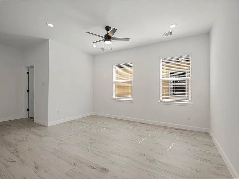 1078 Saint Clair St #B — Photo 17