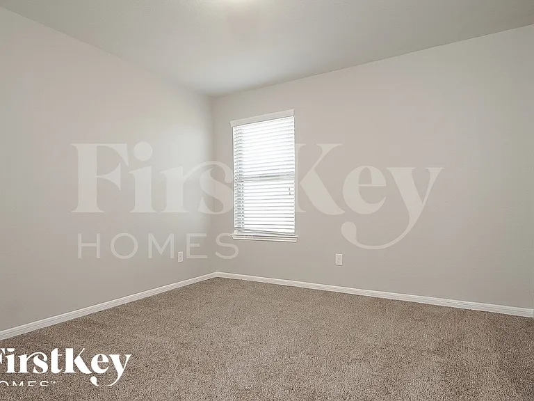 29018 Innes Park Pl — Photo 10