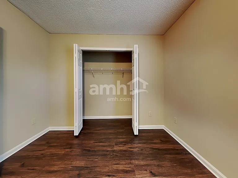 1852 Willesdon Dr W — Photo 17
