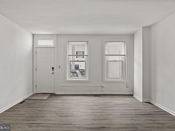 3rd image of 206 Baldwin St