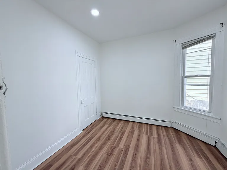 408 E 21st St #1 — Photo 5