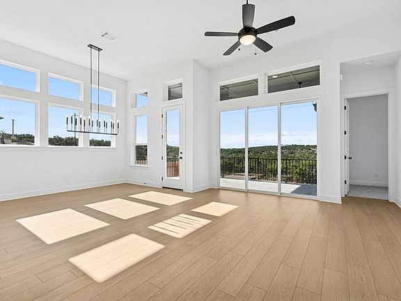 The Violet - Family Room