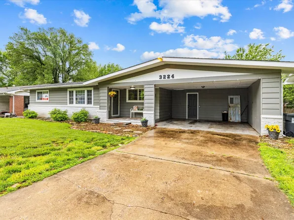 3224 W Crestview Street, Springfield, MO 65807