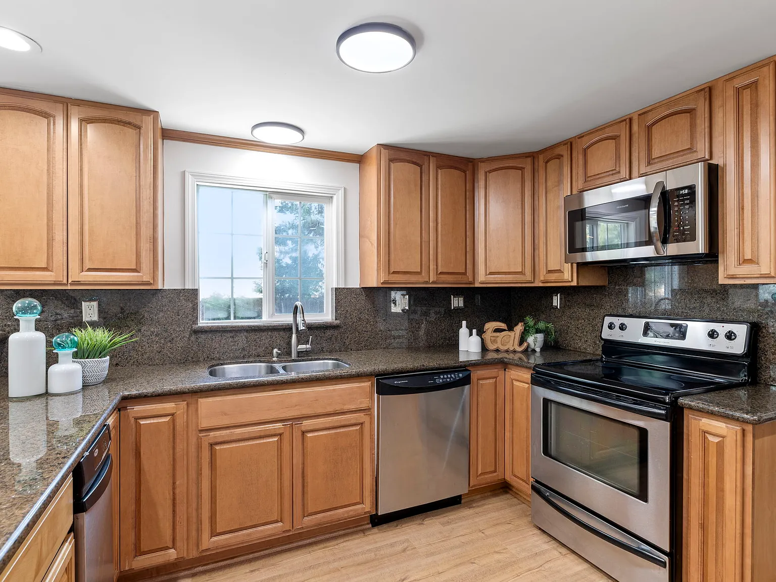 4 bed, 1812 sqft, $4,900 — Photo 4