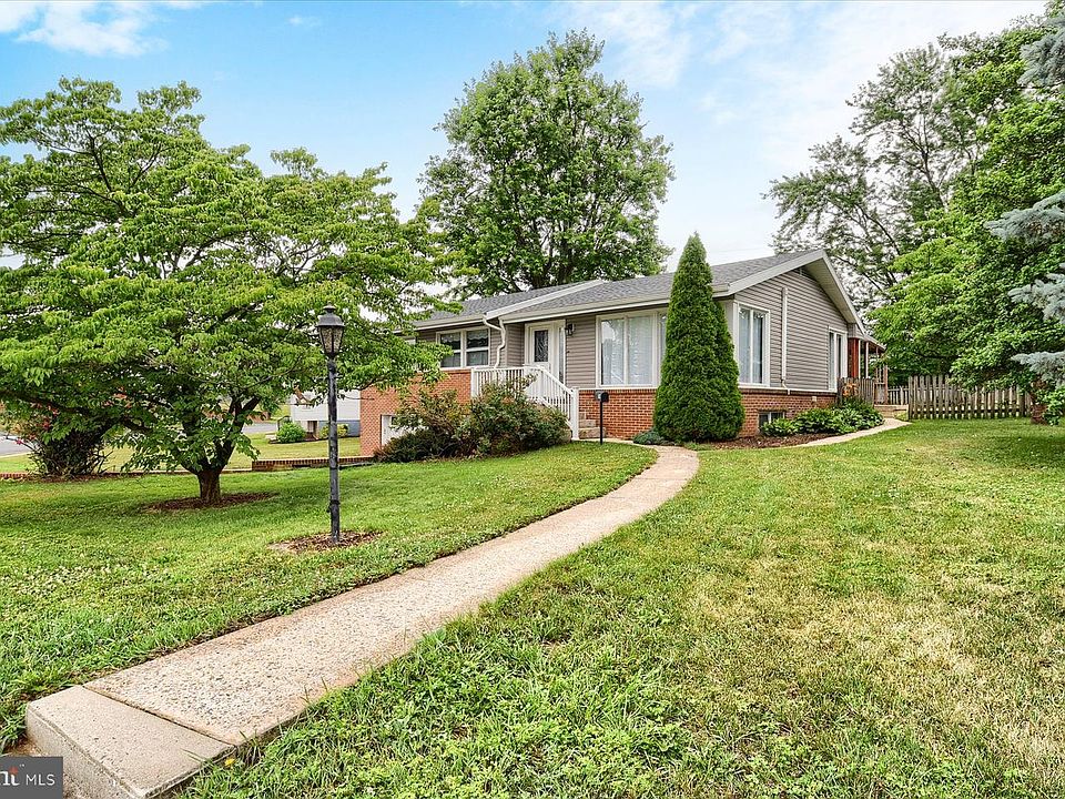 1st image of 800 Redwood Dr