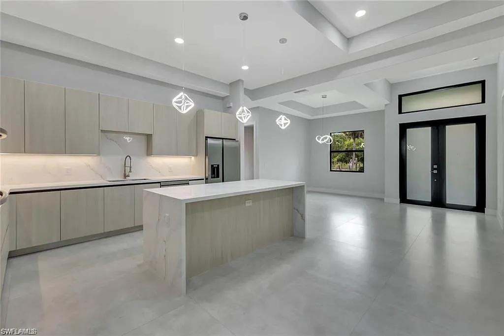 4 bed, 3.0 bath, 1774 sqft, $3,300 — Photo 2
