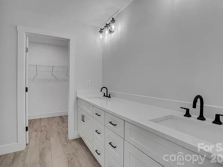 1120 Rosehill Dr — Photo 9
