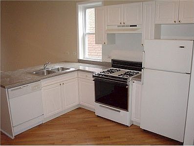 1st image of 3249 N Lakewood Ave #2