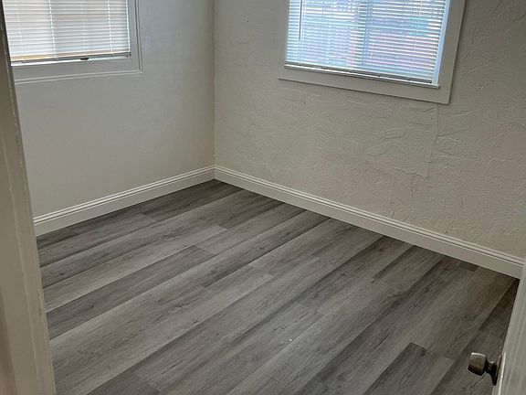 3rd image of 50 Poinsettia Ave