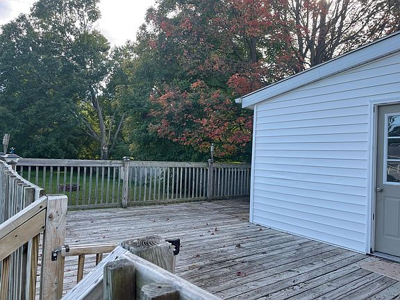 2nd image of 1412 Wuchter St