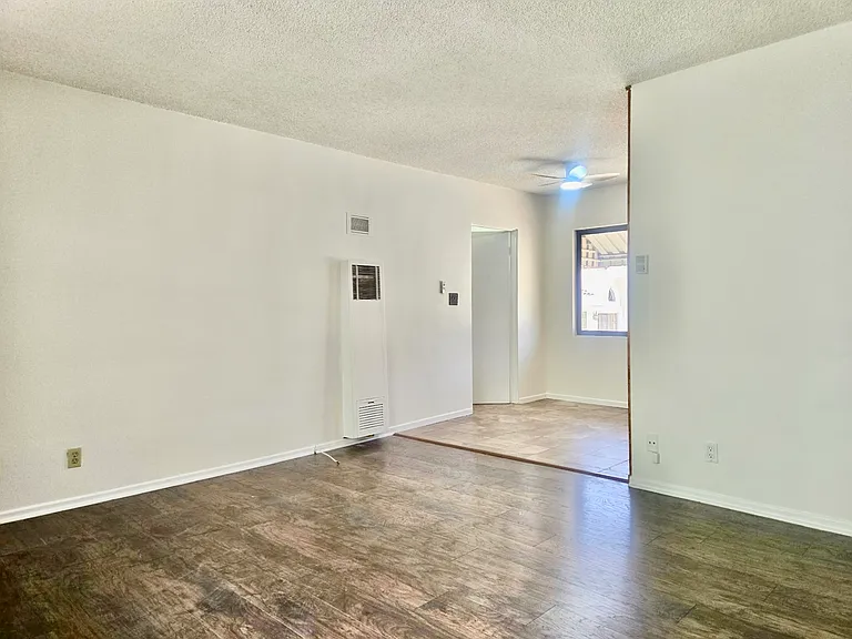 1338 N Columbus Ave #E — Photo 3