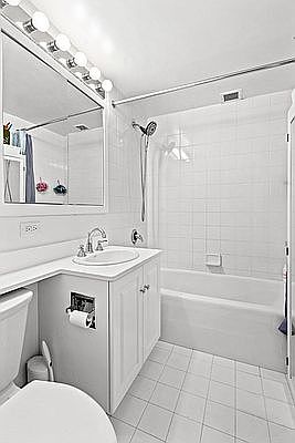 5th image of 215 E 68th St APT 11A
