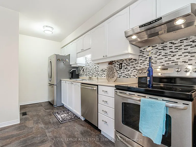 10 Mullis Cres — Photo 6