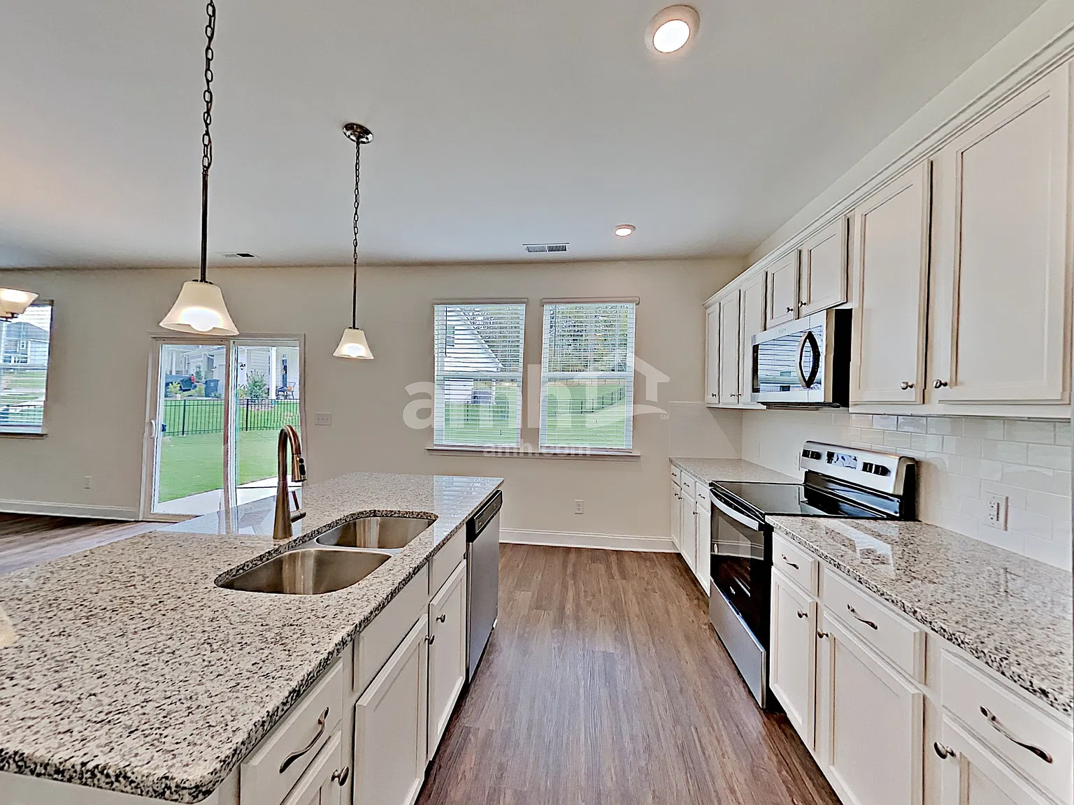 3 bed, 2.5 bath, 1894 sqft, $2,555 — Photo 4
