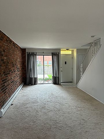 617 N Old Woodward Ave, photo 2
