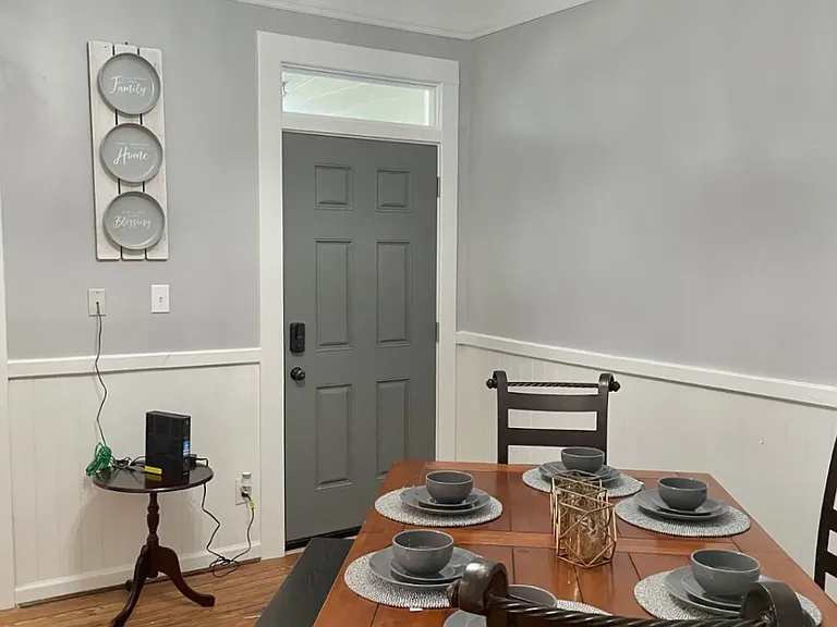 658 E Anderson St — Photo 3