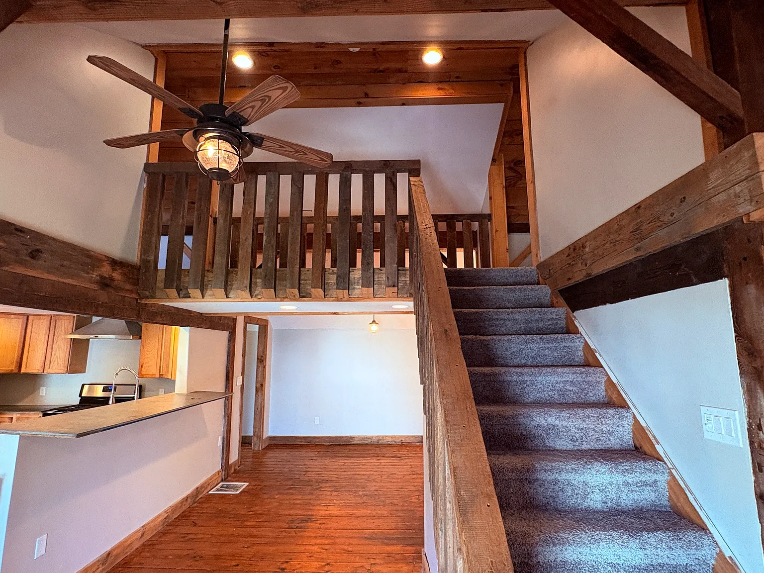 2 bed, 1040 sqft, $1,700 — Photo 4
