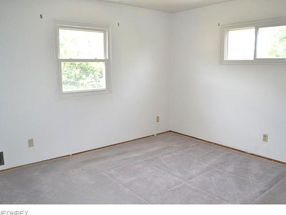 5th image of 401 Helen St