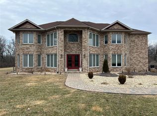3320 Nottoway Ave, Godfrey, IL 62035