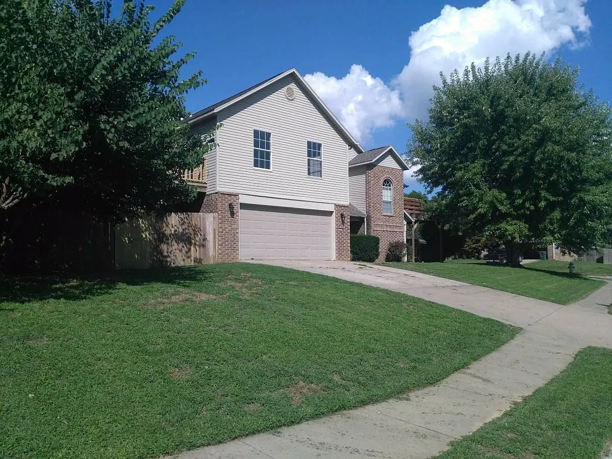 3 bed, 1800 sqft, $1,700 — Photo 2