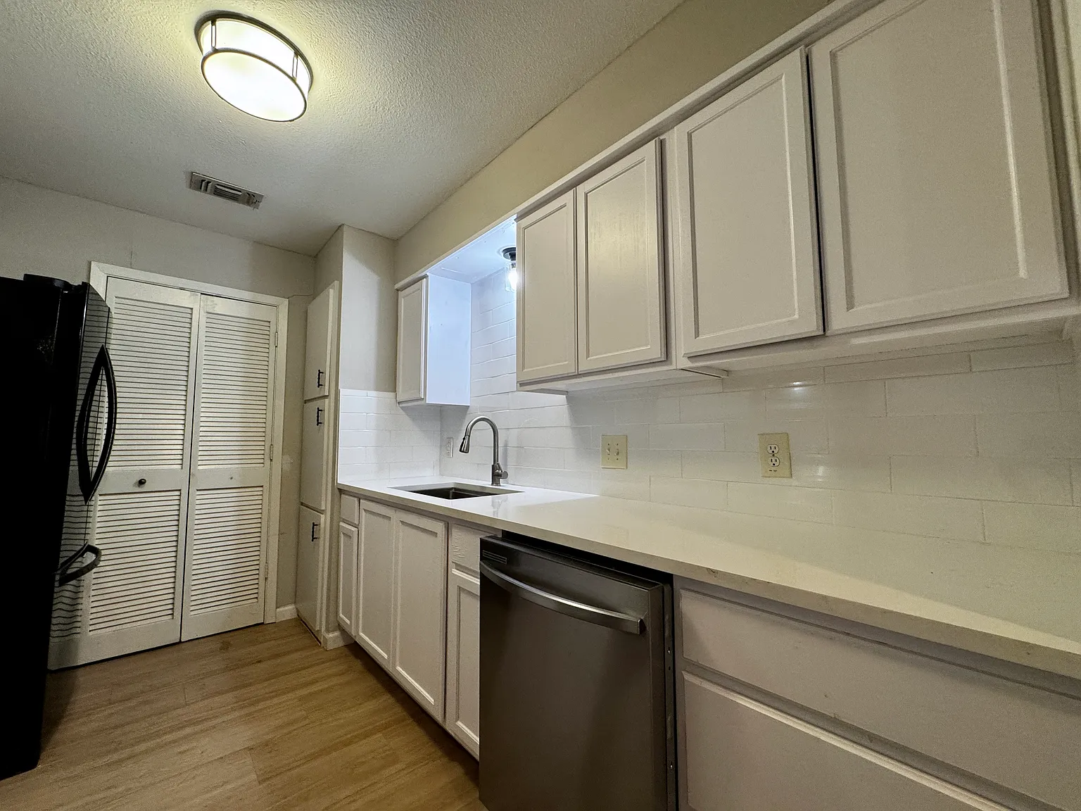 2 bed, 989 sqft, $1,850 — Photo 4