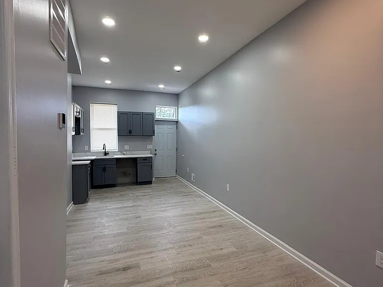 1806 N Mount St — Photo 34