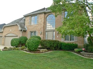 817 Lakeland Dr, Schaumburg, IL 60173