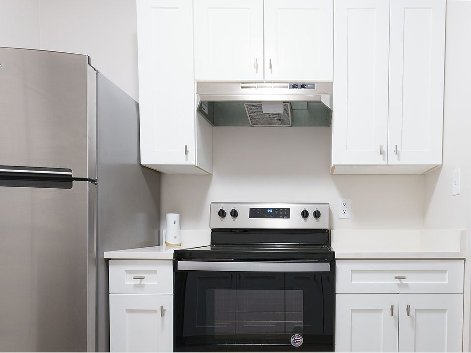 1st image of 3100 E Point St APT 25