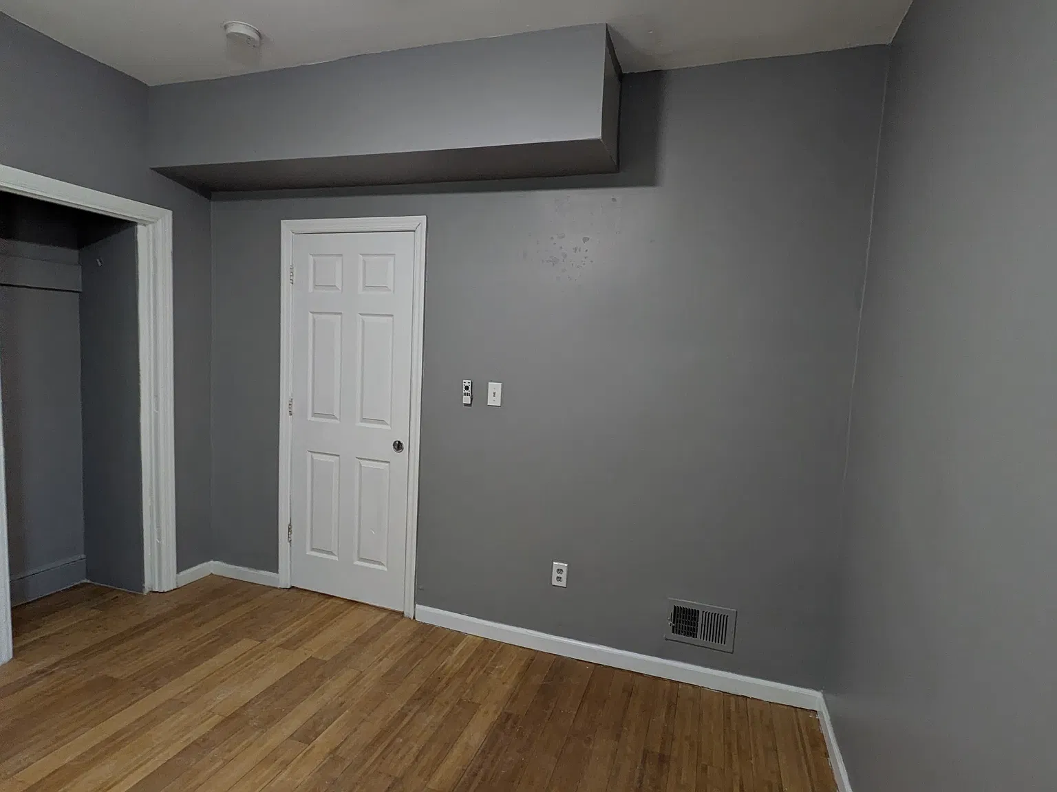 3 bed, 950 sqft, $2,250 — Photo 2