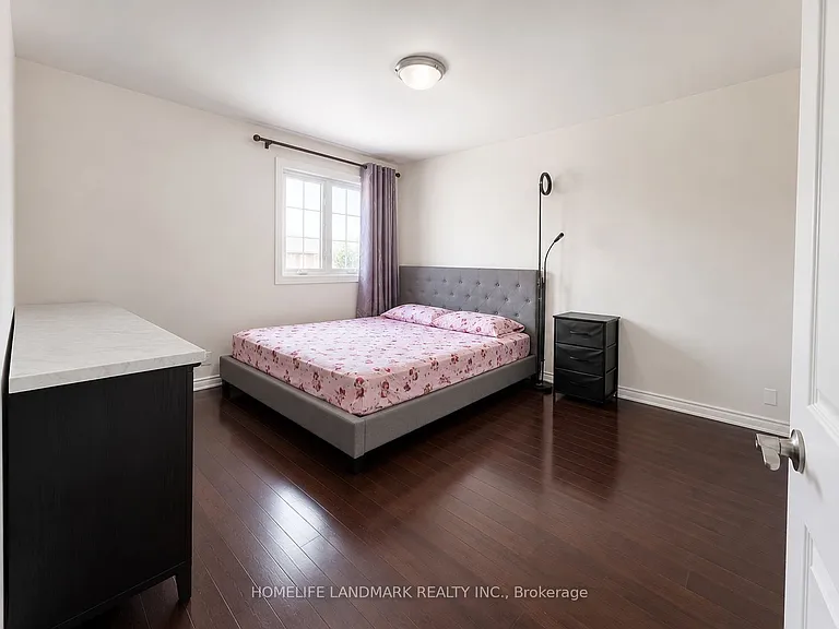 102 Chloe Cres — Photo 10