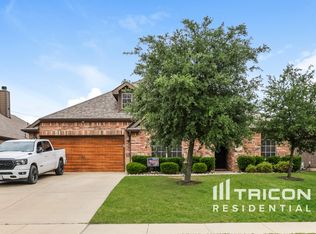 302 Ovaletta Dr, Justin, TX 76247