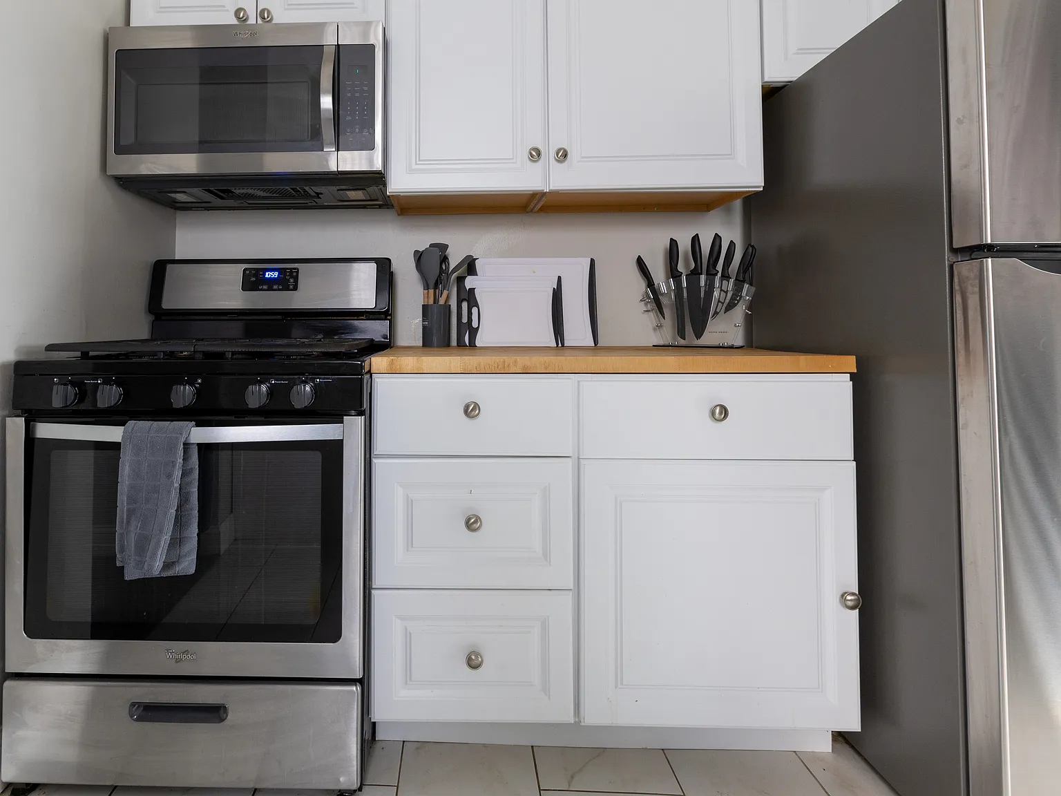 3 bed, 1400 sqft, $3,000 — Photo 1