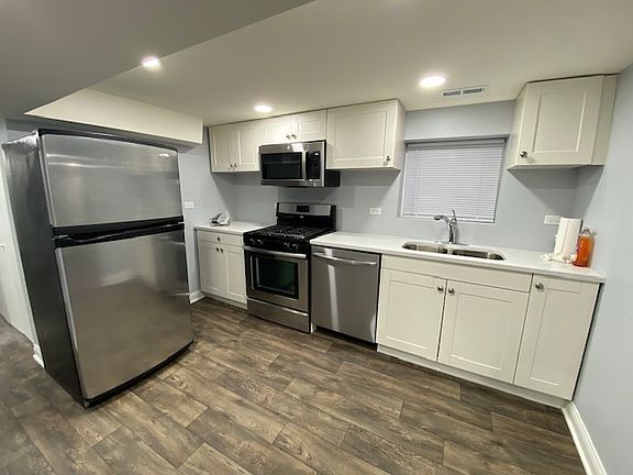 4th image of 2240 N Lockwood Ave #G