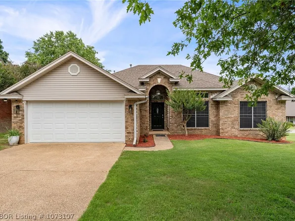 1419 Lovers Ln, Van Buren, AR 72956