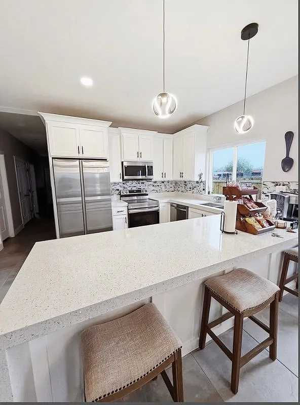 3 bed, 2.0 bath, 1285 sqft, $1,900 — Photo 3