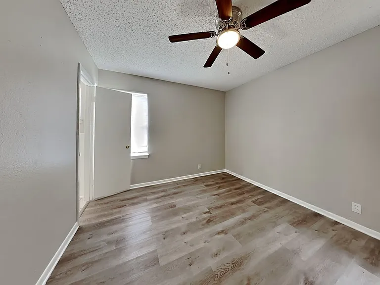 2225 Janice St — Photo 16
