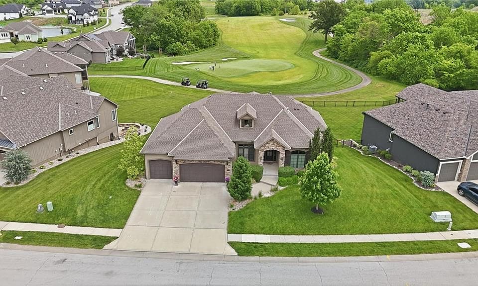 1st image of 906 Creekmoor Dr