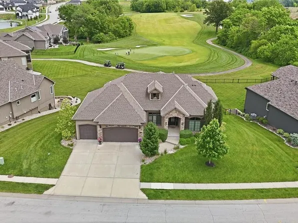 906 Creekmoor Dr, Raymore, MO 64083