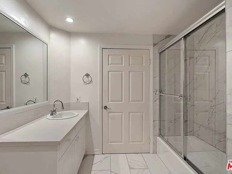 11737 Goshen Ave #302 — Photo 22