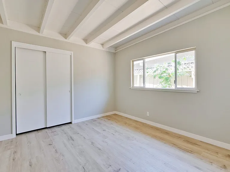 3049 Harding Ave — Photo 27
