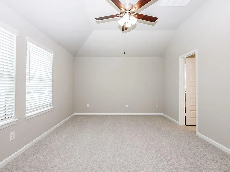 3018 Tres Olive Dr — Photo 14