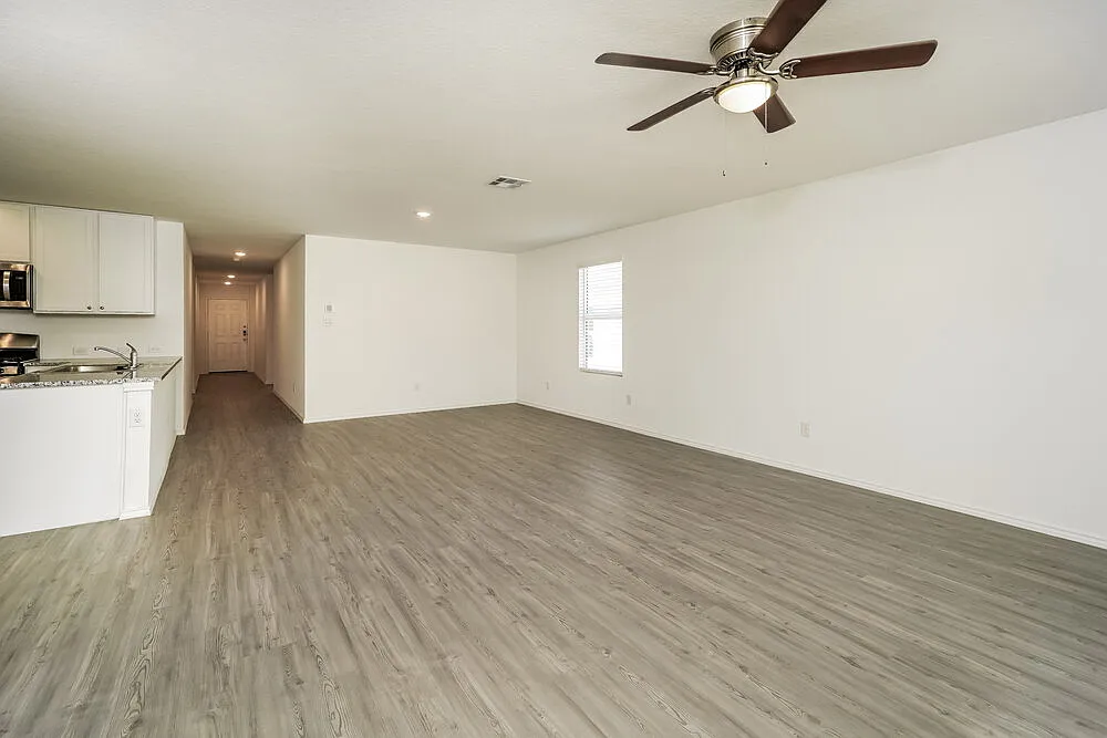 4 bed, 2.0 bath, 1667 sqft, $2,160 — Photo 4
