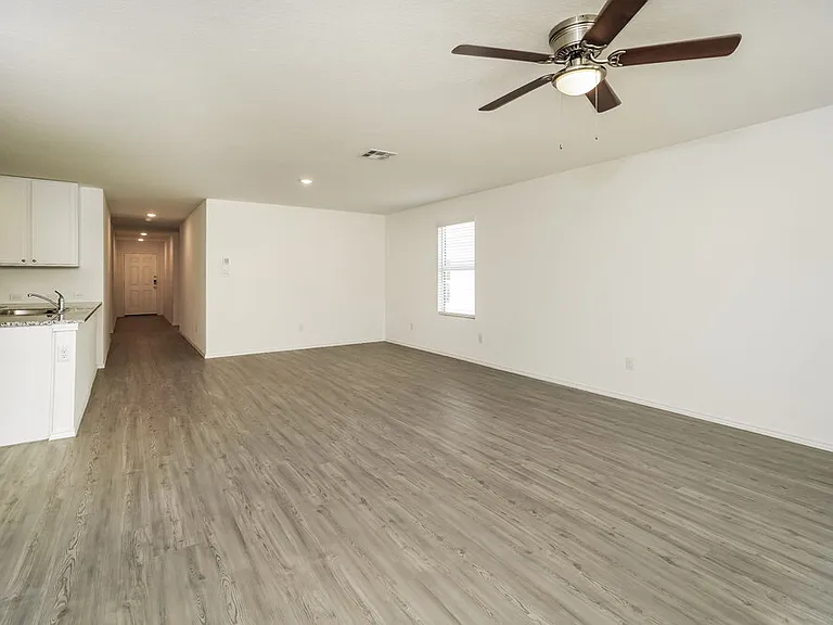 13937 Reservoir Dr — Photo 4
