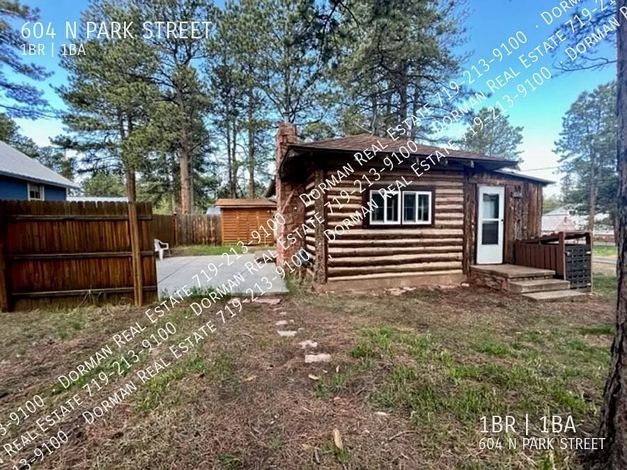Darling studio cabin close to everything downtown! — Photo 2
