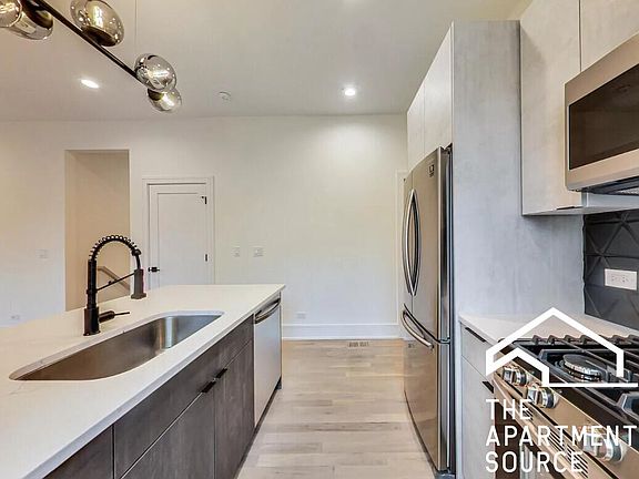 2nd image of 1359 N Rockwell St #1C