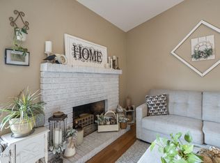 913 N Sailors Way, Gilbert, AZ 85234