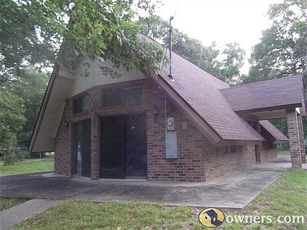 2nd image of 920 Sherwood Forest Dr N
