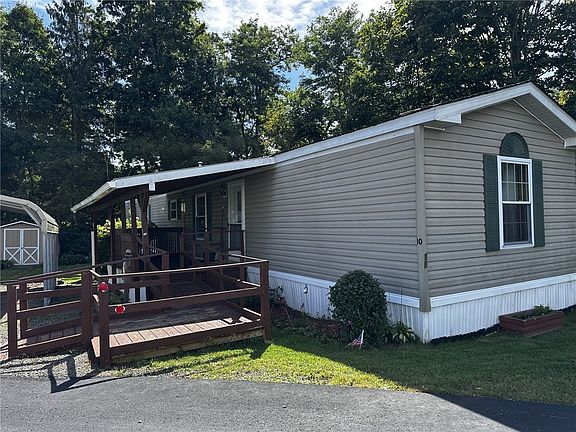 2nd image of 10 Barnes Cir